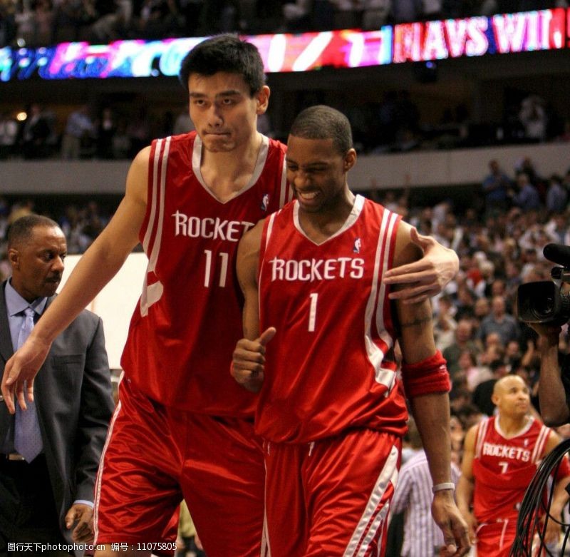 雷霆＆勇士合计狂轰33记三分，三分命中率均超4成（勇士与雷霆合飙33记三分，外线命中率双双破四成）