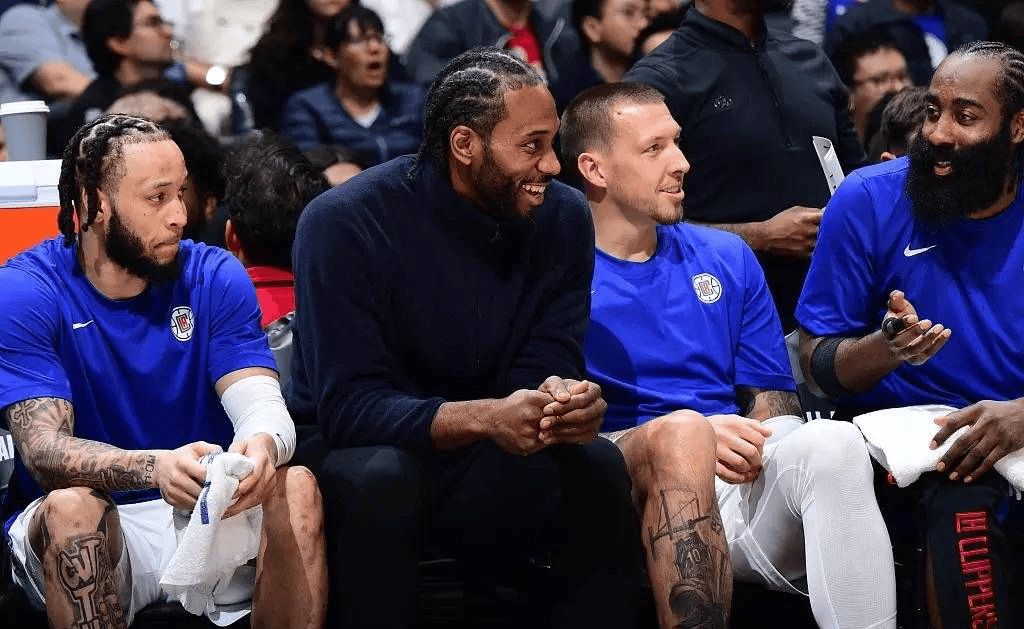 中国移动咪咕首部短道速滑题材微短剧《冰上双子星》哈尔滨开机（中国移动咪咕首部短道速滑微短剧《冰上双子星》在哈尔滨开机）