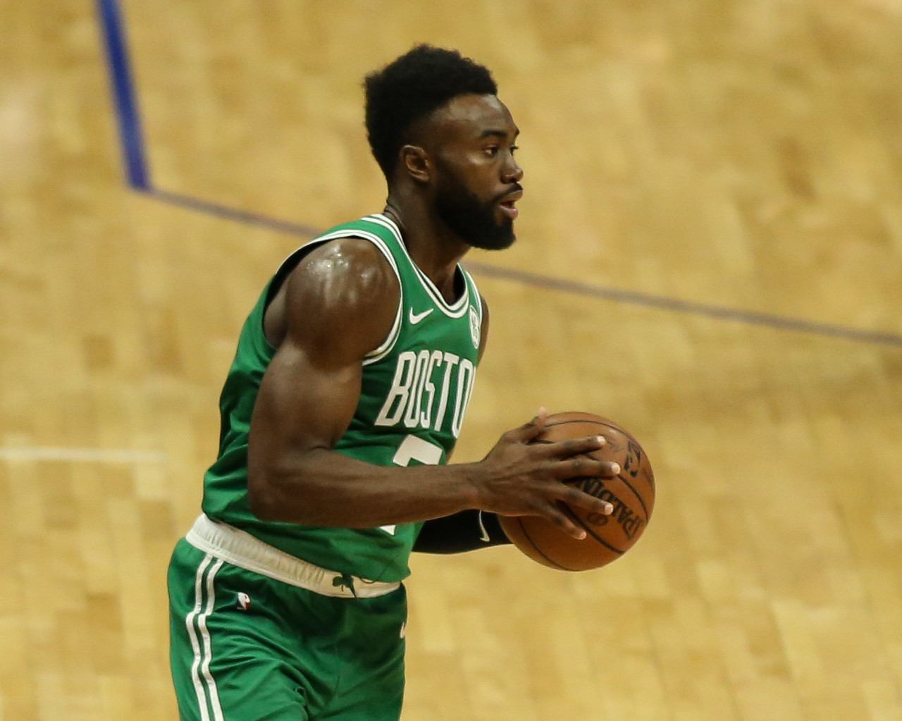 邮报：明年世界杯上下半场中段设强制补水时间，每次三分钟（邮报：明年世界杯将于上下半场中段设三分钟强制补水暂停）