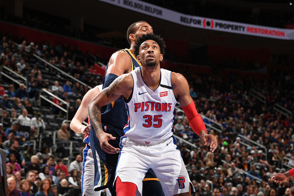 每体：卡萨多腹股沟有些刺痛，初步看来情况并不严重（每体：卡萨多腹股沟出现轻微刺痛，初步判断无大碍）