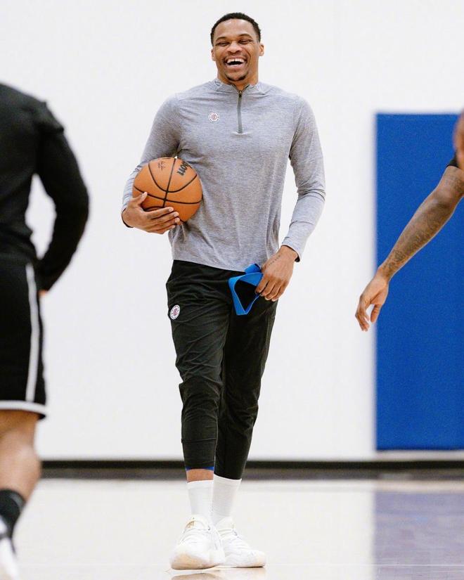 在休斯顿感受如何？杜兰特母亲：他太喜欢这里了，一切都很棒（杜兰特母亲谈休斯顿：他非常喜欢这里，一切都很棒）